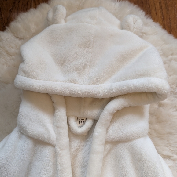 BABY Gap soft Brannan bear fuzzy robe white 12-18 months - Picture 4 of 8